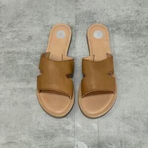 JOURNEE SIGNATURE Tan Walker Slip-On Sandals SZ 8.5